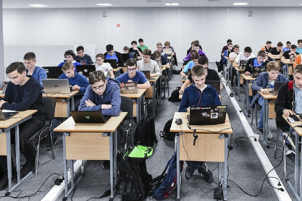 Школьников Верхневолжья приглашают пройти курсы современных языков программирования