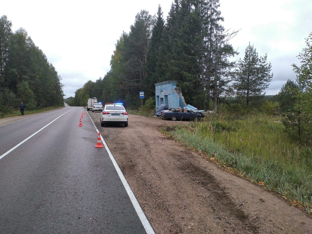 В Тверской области в ДТП под обломками автобусной остановки погиб человек